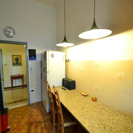 Lovely Holiday Home In Montefiridolfi With Hill View Exteriör bild
