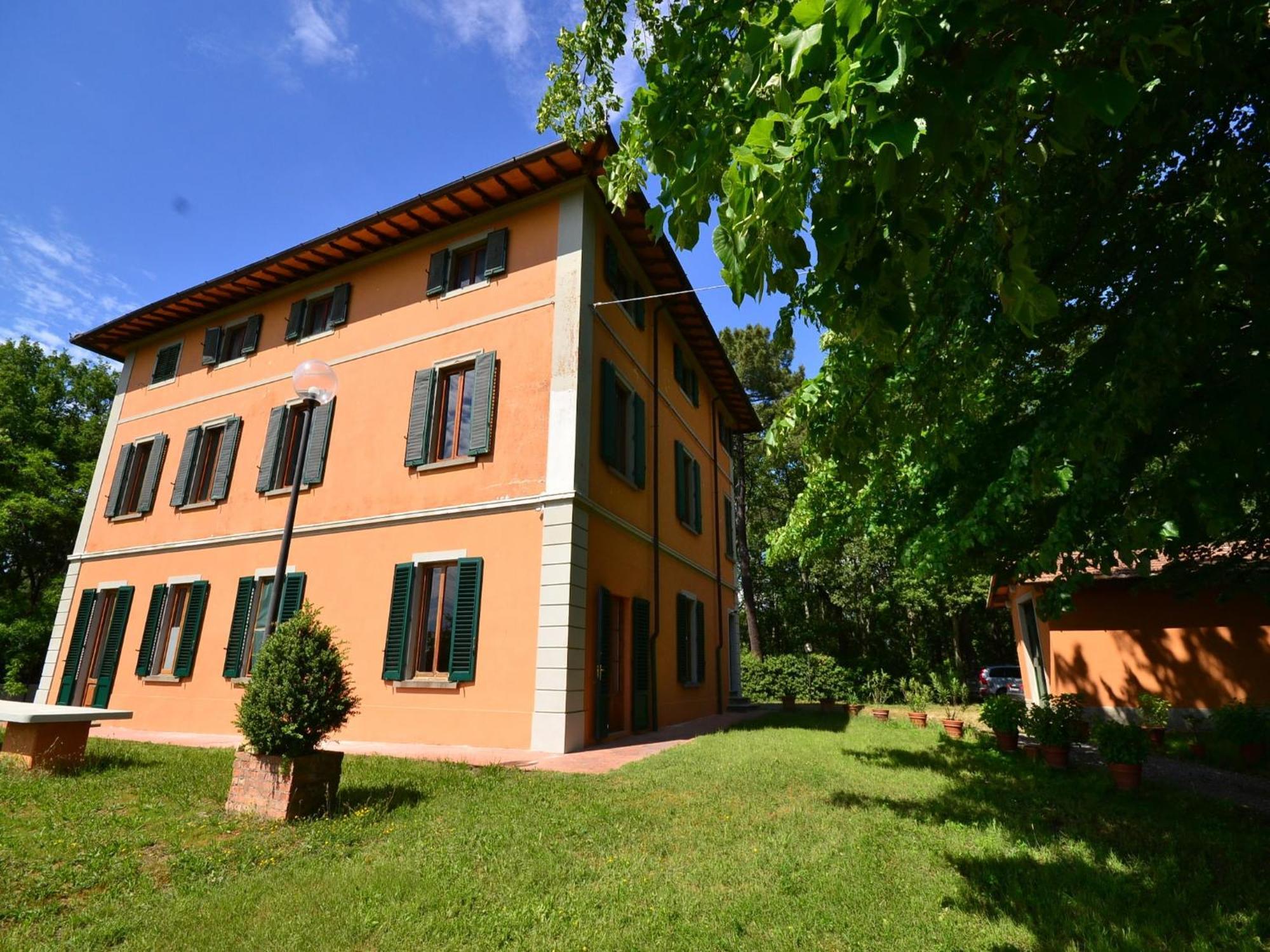 Lovely Holiday Home In Montefiridolfi With Hill View Exteriör bild