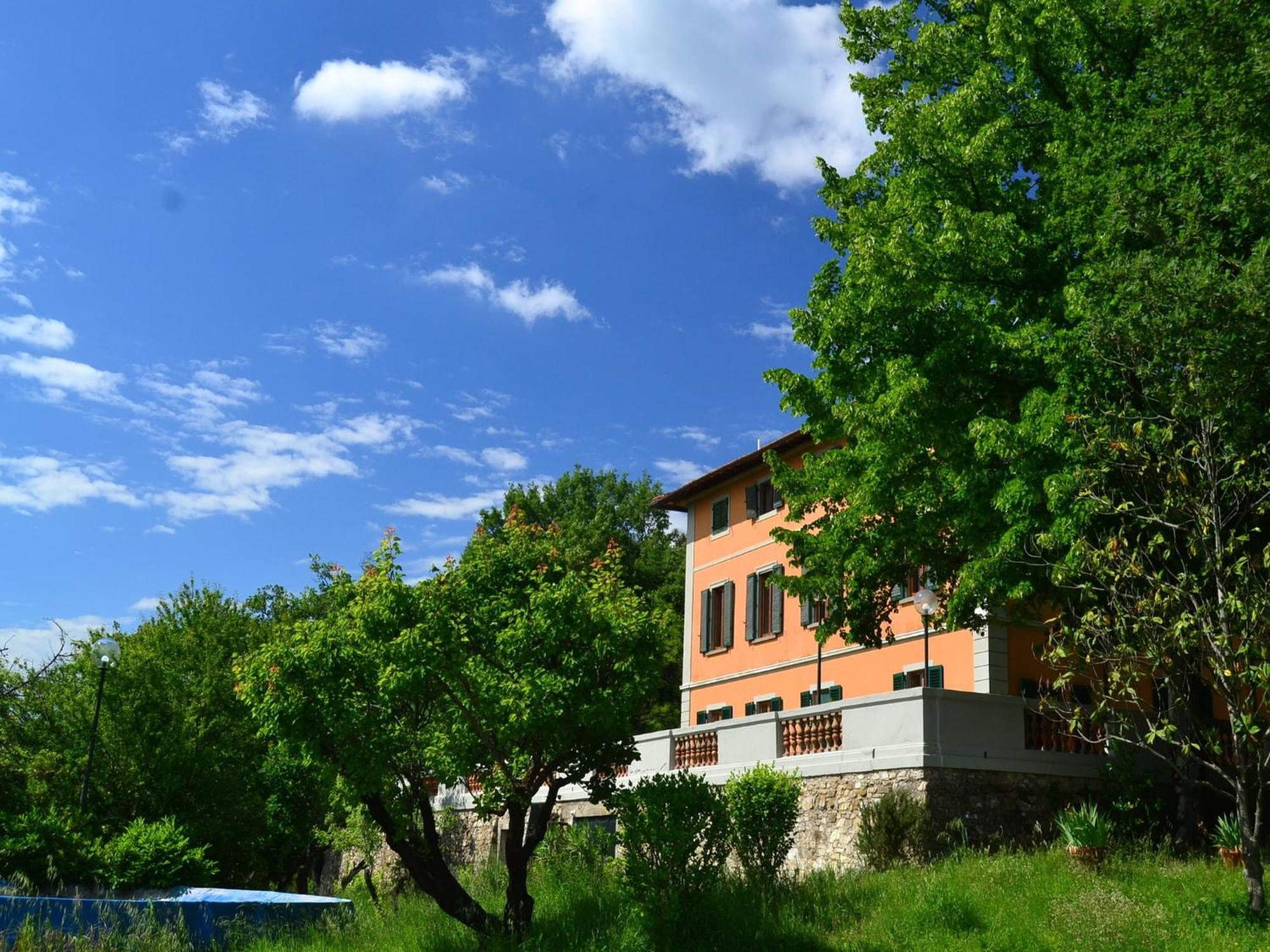 Lovely Holiday Home In Montefiridolfi With Hill View Exteriör bild