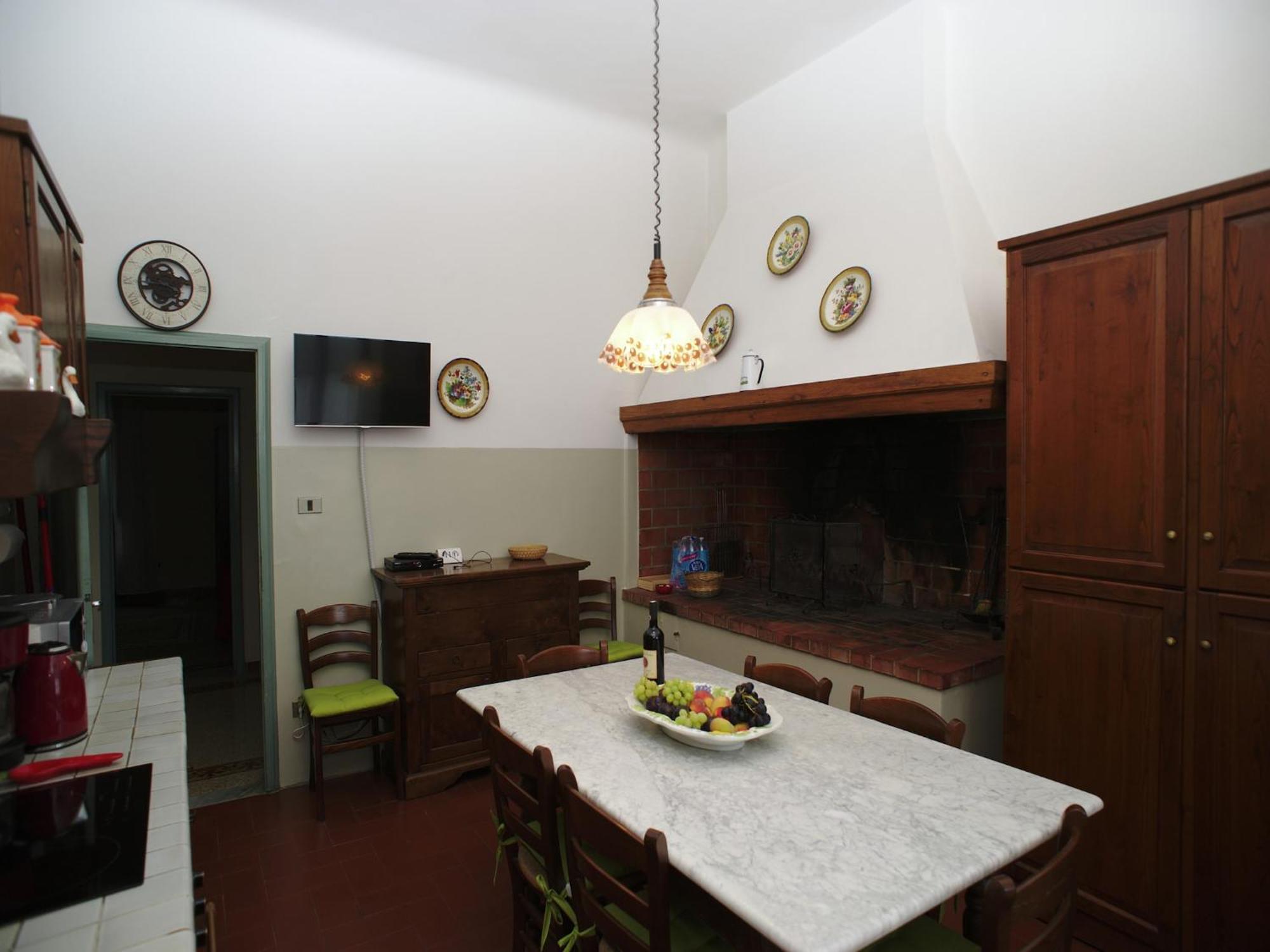 Lovely Holiday Home In Montefiridolfi With Hill View Exteriör bild