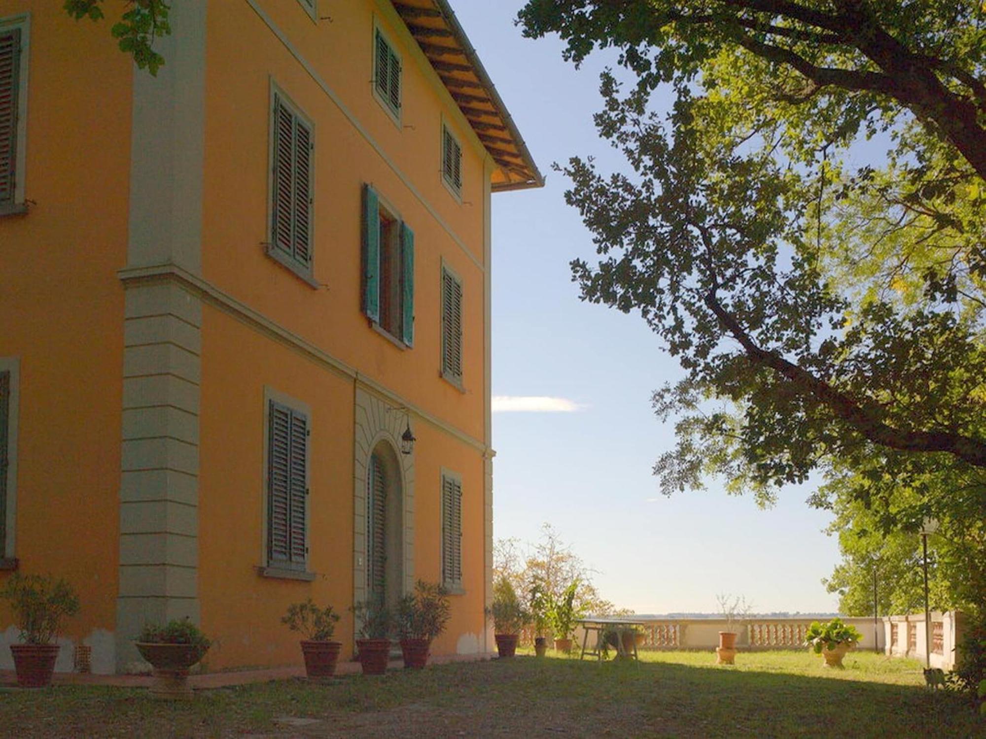 Lovely Holiday Home In Montefiridolfi With Hill View Exteriör bild