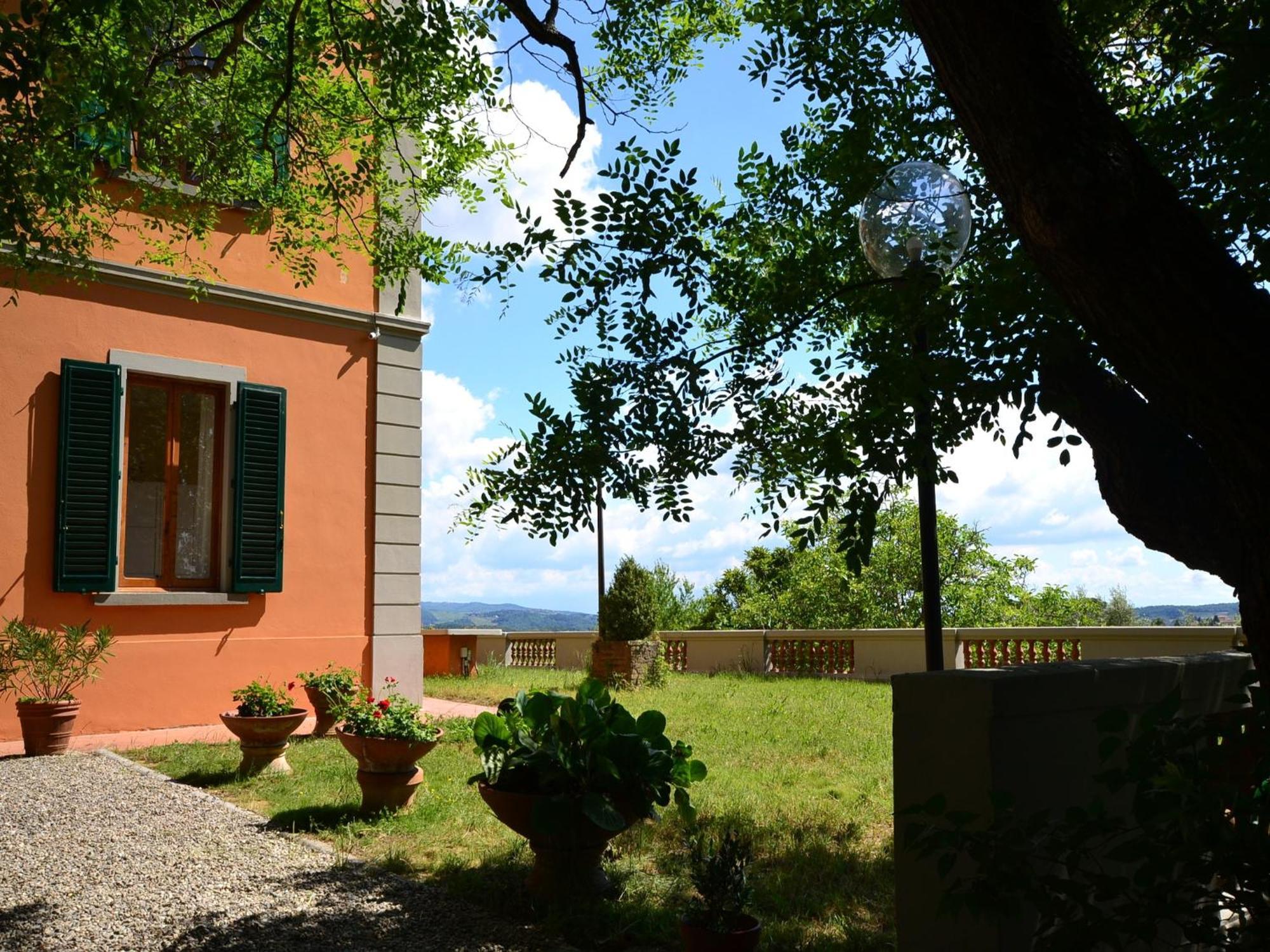 Lovely Holiday Home In Montefiridolfi With Hill View Exteriör bild