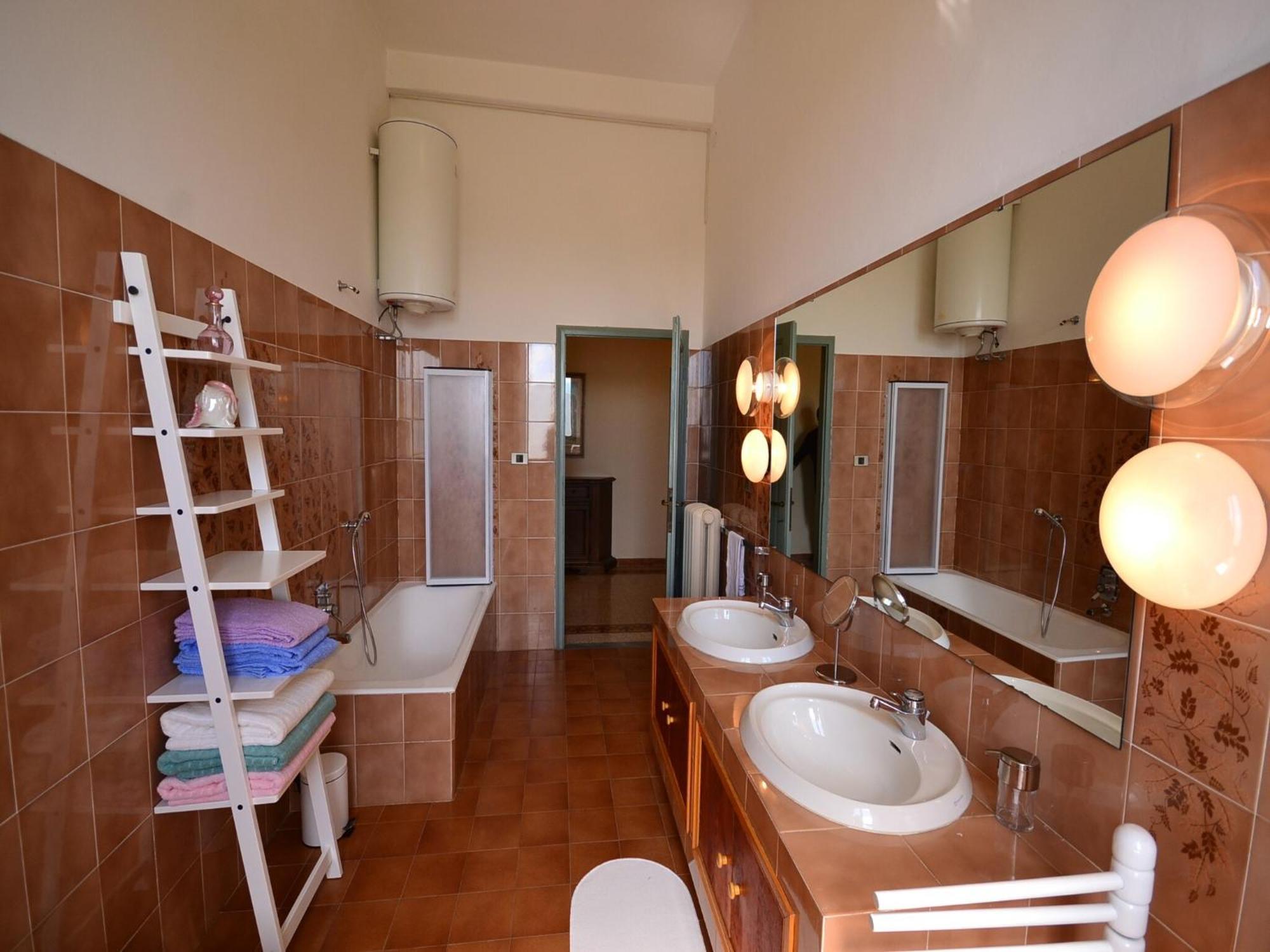 Lovely Holiday Home In Montefiridolfi With Hill View Exteriör bild