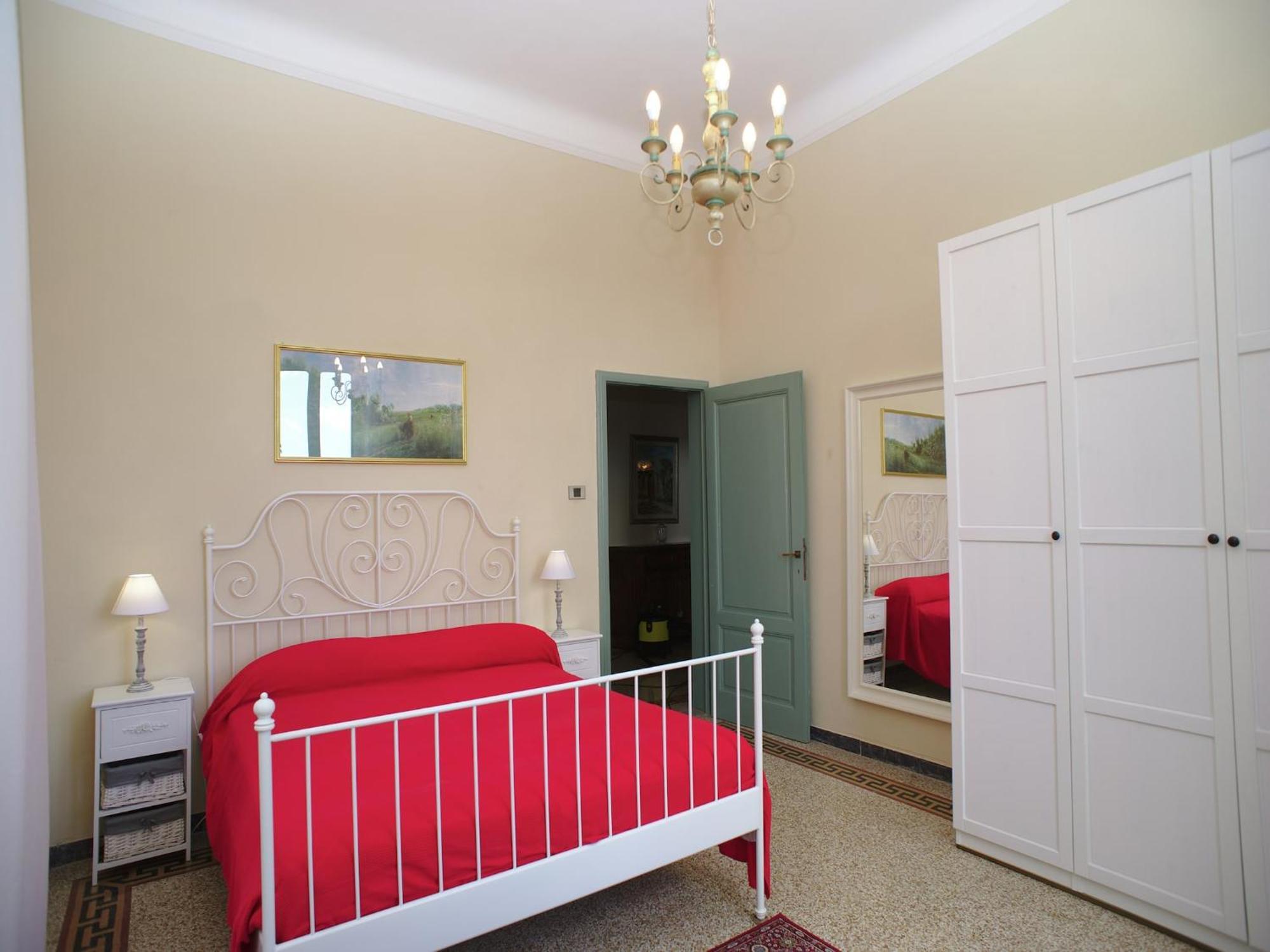 Lovely Holiday Home In Montefiridolfi With Hill View Exteriör bild
